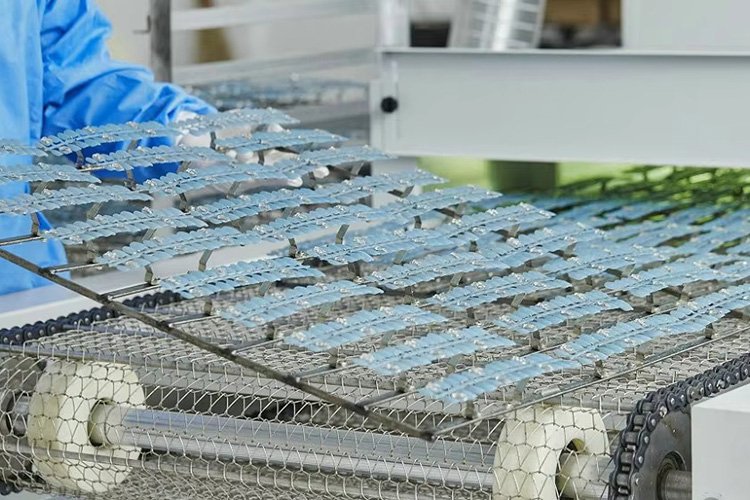 High-speed automated conveyor belt system for mass manufacturing of press-on nails to ensure fast lead time.